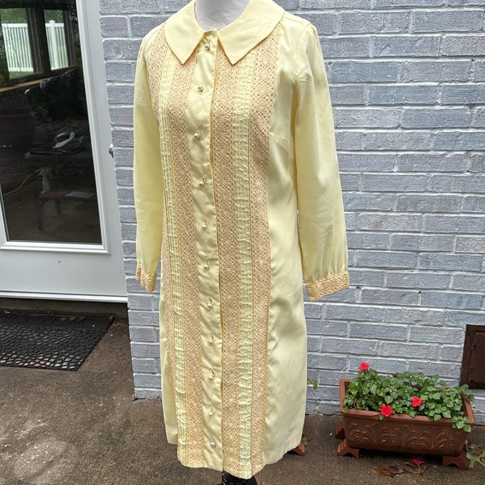 Vintage 50s AinR Jr. yellow w/ lace detail Shift Dress 
Large - Picture 3 of 13